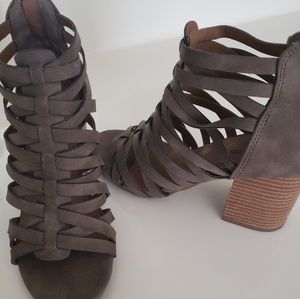 Maurices Ankle heel ladies size 6